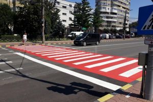 Prima trecere de pietoni colorată din Suceava, marcată în Obcini