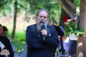 Tineri de la Aşezământul „Sf. Ierarh Leontie” Rădăuţi, în tabără lângă ...