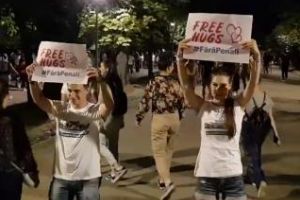 ”Free hugs” ”Fără Penali” în Parcul Central. Mii de oameni au semnat - VIDEO