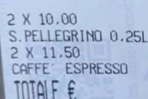 Bon de casă în celebra piaţă San Marco: Două ape minerale şi două cafele, 43 de euro. Webul indignat