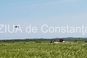 Accident aviatic in judetul Suceava. Doua avioane s-au ciocnit in zbor si s-au prabusit. Pilotii, grav raniti