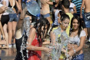 COD ROŞU de caniculă în PORTUGALIA, SPANIA şi CROAŢIA. Vezi numere de telefon şi site-uri unde poţi apela de urgenţă