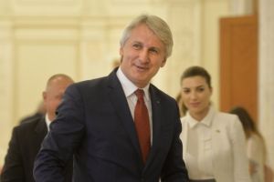 Ministrul Finanţelor spune că salariul minim ar trebui eliminat din sectorul privat. “Trebuie impus doar la stat”