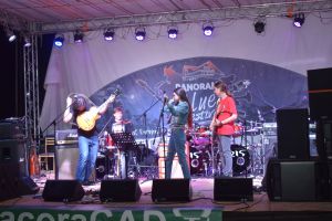 Blues de calitate, vreme bună şi aproximativ 300 persoane în prima seară de „Panorama Blues Festival”(GALERIE FOTO)