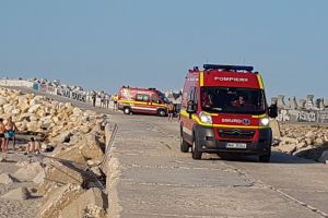 Barbat in stare de ebrietate, salvat in ultima clipa de la inec pe plaja din Eforie Sud