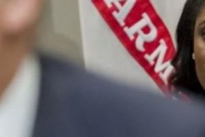  Fostă oficial al Casei Albe, Omarosa Manigault Newman: „Mi-am dat seama că în creierul lui Donald se întâmpla ceva real şi serios. Declinul său mental nu putea fi negat”