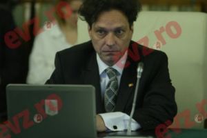 Ministrul actor de la Cultură nu ştie româneşte. Spune DIGITIZARE în loc de digitalizare ...