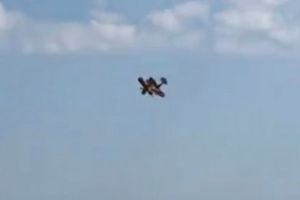 MOMENTUL DRAMATIC în care cele două avioane de la Suceava SE CIOCNESC şi cad lângă pista de aterizare - VIDEO ȘOCANT