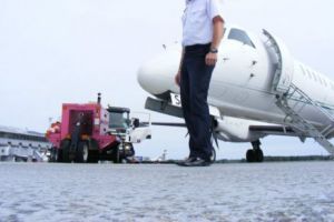 Cine este pilotul care a supravieţuit accidentului aviatic de la Suceava