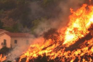 Europa, sub semnul Apocalipsei? Un alt INCENDIU DEVASTATOR a izbucnit, după cel din România. 700 de pompieri acţionează DE URGENȚĂ