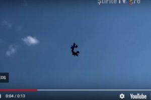 VIDEO/ Momentul în care cele două avioane se ciocnesc în zbor şi se prăbuşesc, la Suceava