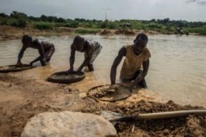 PETROL şi DIAMANTE. Românii care controlează AFRICA de VEST