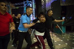 Tanar ridicat de politistii locali dupa ce a fluturat un pistol in public, la Ziua Timisoarei