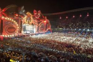 The Prodigy a făcut senzaţie pe Untold. Dimitri Vegas & Like Mike i-au pus pe toţi să se dezbrace - VIDEO