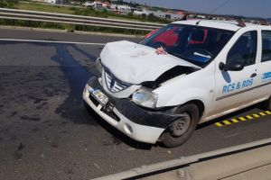 FOTO. Accident pe Autostrada Sebeş-Sibiu: Patru persoane rănite după ce trei maşini s-au ciocnit. Trafic îngreunat