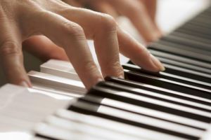 Atelier de intonare a pianelor, introdus în premieră în România la ediţia a 25-a a Academiei Sighişoara