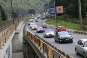 Atenţie, şoferi! Trafic îngreunat pe DN1. Se circula in coloana intre Predeal si Busteni