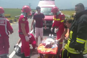 Motociclistul găsit între Holbav şi Paltin a decedat