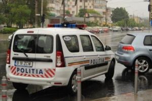 O eleva a Scolii de Politie din Campina a provocat un accident in Dambovita. A lovit o femeie care traversa pe trecere