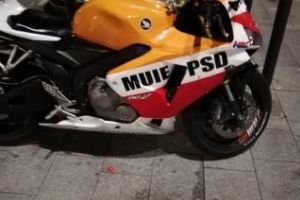 Motocicleta ”M...PSD” de la Untold - FOTO