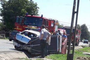 Dumbrava: A intrat cu maşina într-un cap de pod