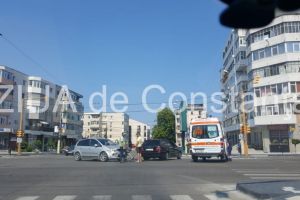 Imagini de la eveniment. Accident rutier in Constanta, la intersectia bulevardului Tomis cu strada Ion Ratiu. Ambulanta chemata in ajutor (galerie foto) 