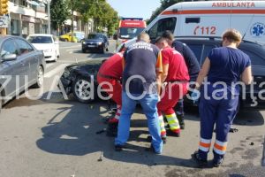 Imagini de la eveniment. Accident rutier in Constanta, la intersectia bulevardului Tomis cu strada Ion Ratiu. Doua persoane au fost ranite (galerie foto + video)     