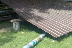 Copil rănit de acoperişul prăbuşit al unui foişor, la Bughea de Sus