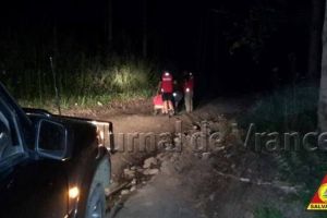 FOTO: Șase oameni, blocaţi pe un drum forestier pe Măgura Odobeştilor, au fost salvaţi de salvamontişti