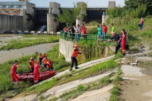 Moarte misterioasă la Târgu-Jiu! Angajat al Hidroelectrica, găsit înecat