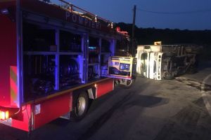 Accident pe DN 15 A la Herina. Un camion s-a răsturnat pe şosea (FOTO)