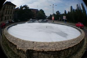 Primaria construieste cinci fantani ornamentale cu leduri pentru ca sunt frumoase si curata aerul