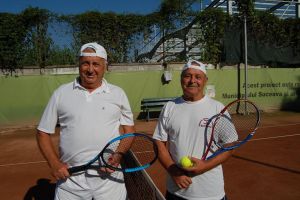 Favoriţii s-au impus în două seturi în meciurile de sâmbătă