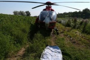 Incident la pescuit. Prahovean preluat de un elicopter SMURD, după ce a fost la un pas de înec pe baltă