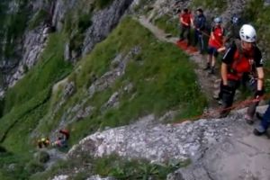 VIDEO | Turist rănit grav pe Valea Caraiman, după ce a căzut în gol şi a suferit mai multe traumatisme severe
