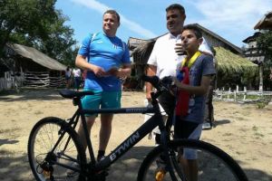 Preşedintele Consiliului Judeţean şi primarul de la Videle, spre Talpa, pe două roţi