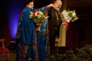 Mariana Nicolesco: «Gloria cântului, gloria Ţării» Pe Esplanada Dunării, mii şi mii de oameni au celebrat în cânt Centenarul Marii Uniri