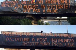 Afise cu M_ _ E PSD si ALDE, atarnate de organizatia PNL Campina pe pasajele de pe DN1