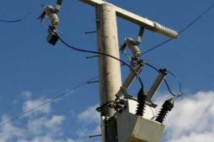 Un bărbat din Ciolăneşti a sfârşit electrocutat, pe un stâlp de iluminat