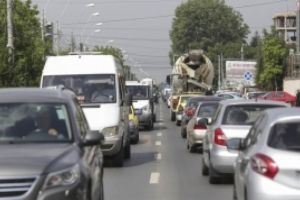 HAOS pe Valea Prahovei - Traficul este blocat între staţiunile Sinaia şi Predeal