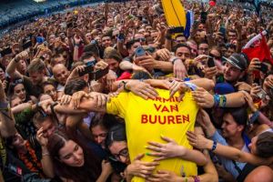 UNTOLD, ultima zi: Armin van Buuren semnează un nou record: peste 7 ore pe scena principală a festivalului