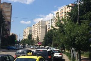 Pe bd. Nicolae Bălcescu din Piteşti se circulă ca pe DN1: bară la bară