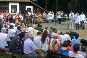 Ovidiu Lipan Ţăndărică şi Fanfara Shukar din Zece Prăjini, la Târgul de meşteri populari