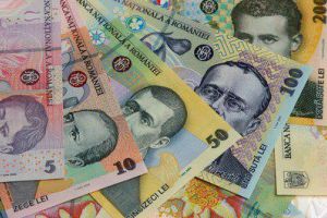 Decizia BNR de a nu modifica dobânda-cheie a depreciat leul. Dolarul a atins pragul de 4 lei