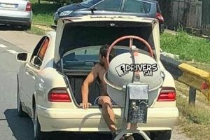 FOTO. Imagine incredibilă! Cum este transportată o betonieră în judeţul Satu Mare