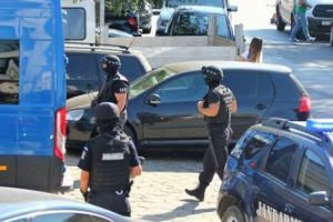 Jandarm ATACAT cu o suliţa improvizată la un BÂLCI. Care au fost consecinţele 