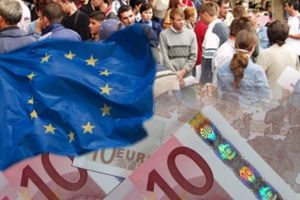 STUDIU: Peste jumătate dintre români ar vrea să lucreze în străinătate. TOP 10 ţări în care ar vrea să muncească