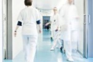 Ia amploare scandalul la Spitalul Universitar/ “Ajunsesem sa fac operatii pe masa de operatii si izolam pacientul cu bluze”