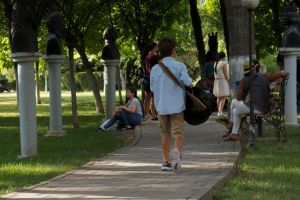 Începe a doua ediţie a Concursului Folk “Scoate chitara în grădină”