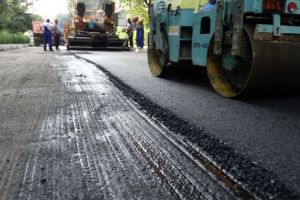 Atentie, soferi! Incep asfaltãrile pe strada Constructorilor din Ploiesti